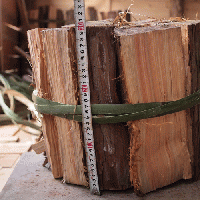 ヒノキの薪 :中・太割 18kg (1年乾燥)